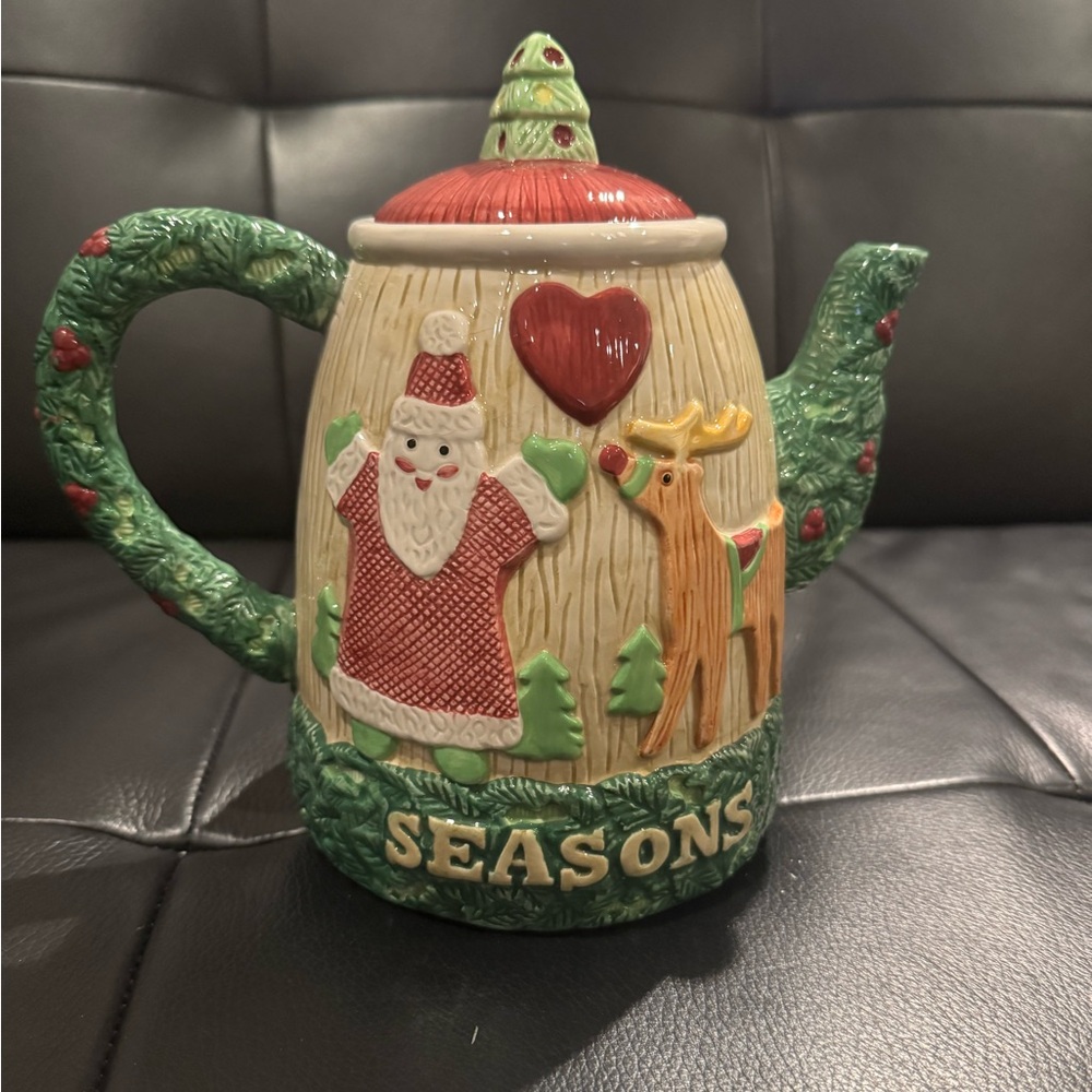 Vintage collectible Omnibus Fitz and Floyd Christmas teapot.